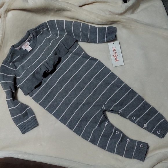 Nwt Cat & Jack Gray Striped Long Sleeved One Piece Size 6-9M - Picture 1 of 5